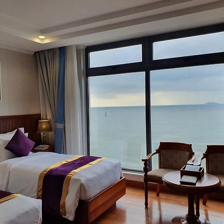 Vietnam Taste Hotel Quy Nhon - Beachfront ภายนอก รูปภาพ